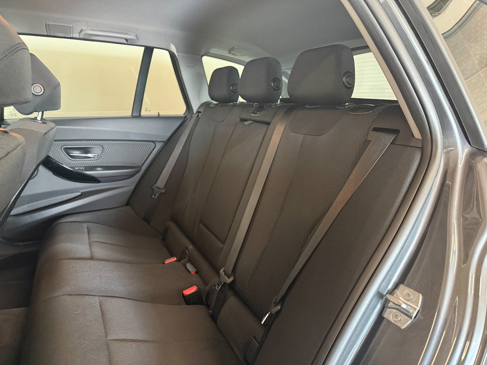 BMW 320d 2,0 Touring Advantage aut. 5d