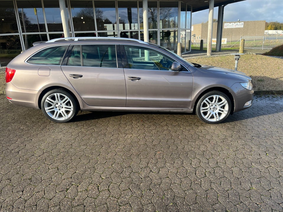Skoda Superb 2,0 TDi 170 Elegance Combi DSG 5d