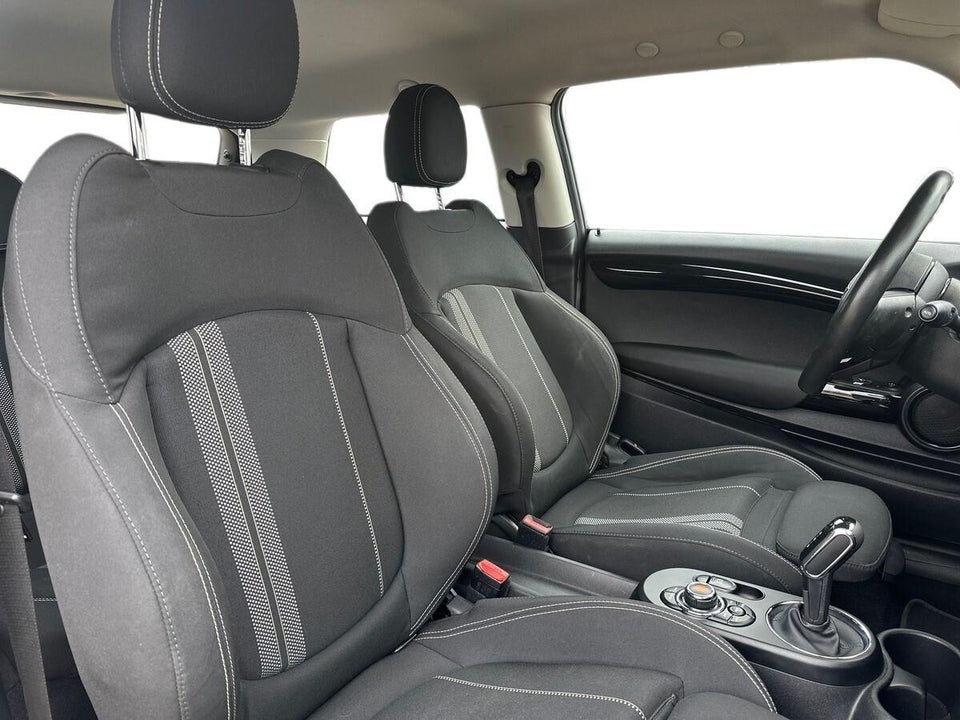 MINI Cooper SE Essential 3d