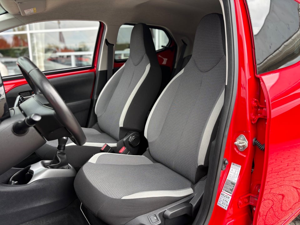 Toyota Aygo 1,0 VVT-i x-press 5d