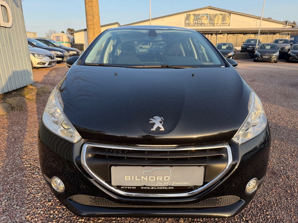 Peugeot 208 1,2 VTi Allure Sky 5d