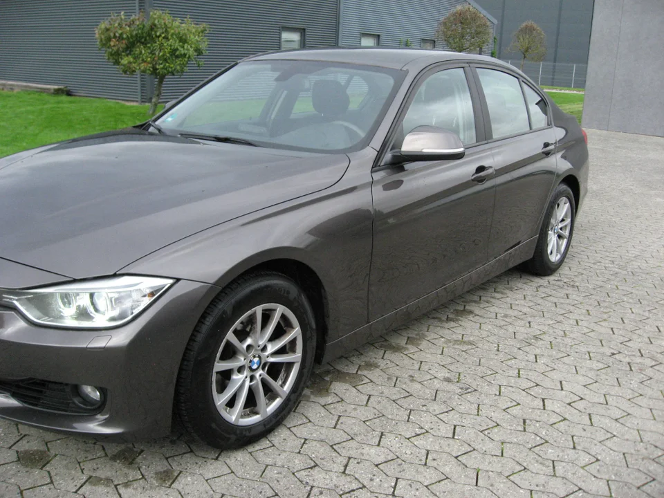 BMW 320i 2,0  4d