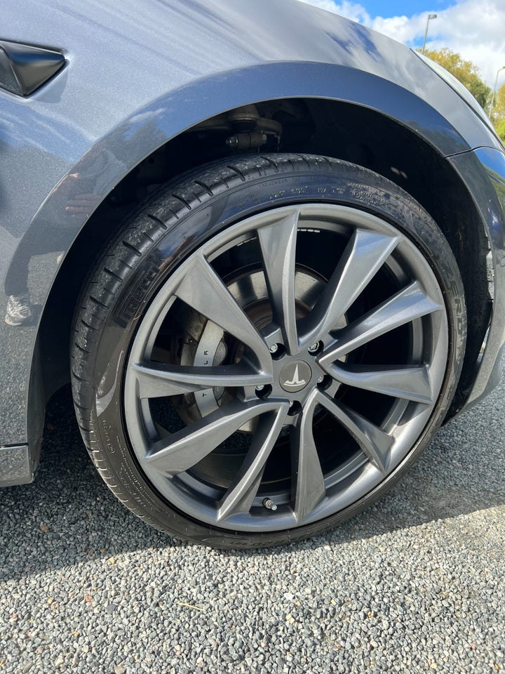 Tesla Model 3 Standard Range+ RWD 4d