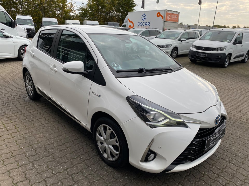 Toyota Yaris 1,5 Hybrid H1 e-CVT Van 5d