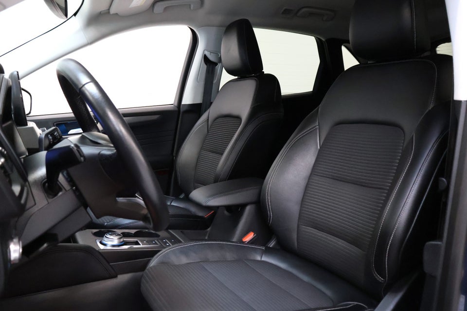 Ford Kuga 2,5 PHEV Titanium CVT 5d