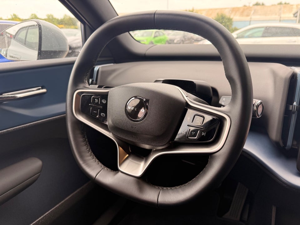 Volvo EX30 Standard Range Plus 5d
