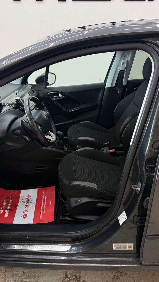 Peugeot 208 1,2 VTi 82 Allure Sky 5d