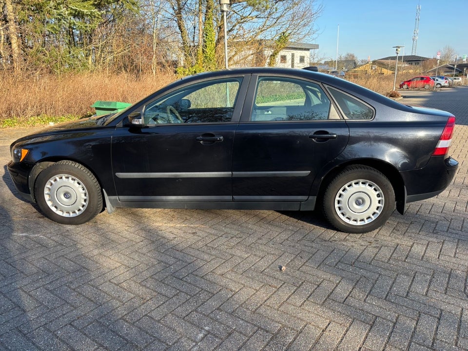 Volvo S40 1,8 Kinetic 4d