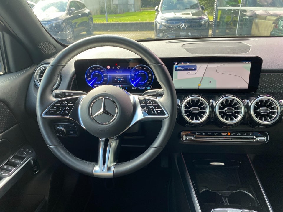 Mercedes EQB300 Progressive Advance Plus 4Matic 5d