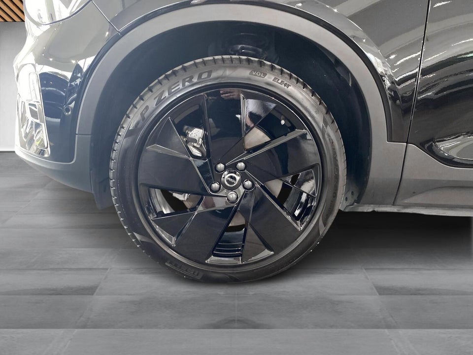 Volvo EC40 Extended Range Black Edition 5d