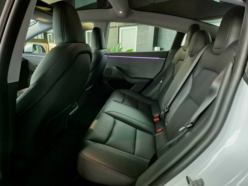 Tesla Model 3 RWD 4d