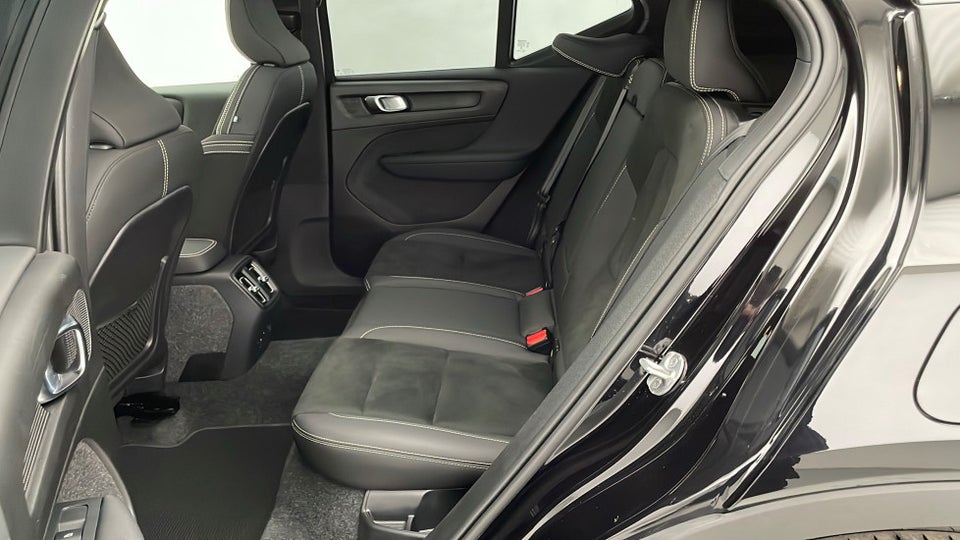 Volvo EX40 Extended Range Black Edition 5d