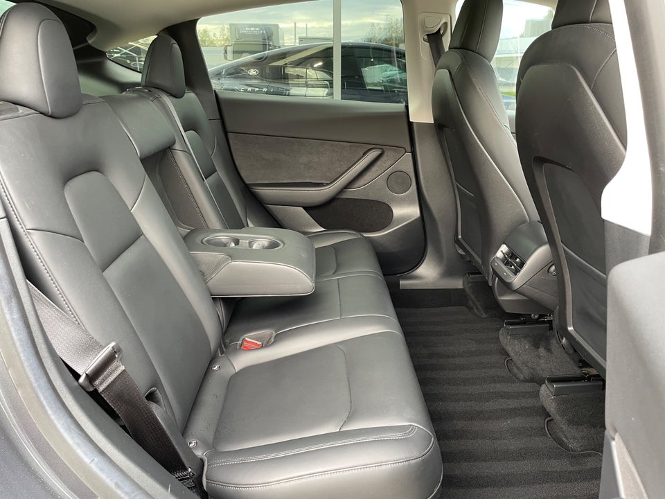 Tesla Model Y Long Range AWD 5d