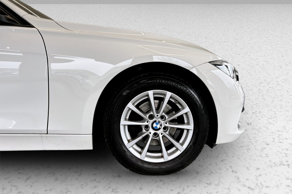 BMW 320i 2,0 Touring Executive aut. 5d