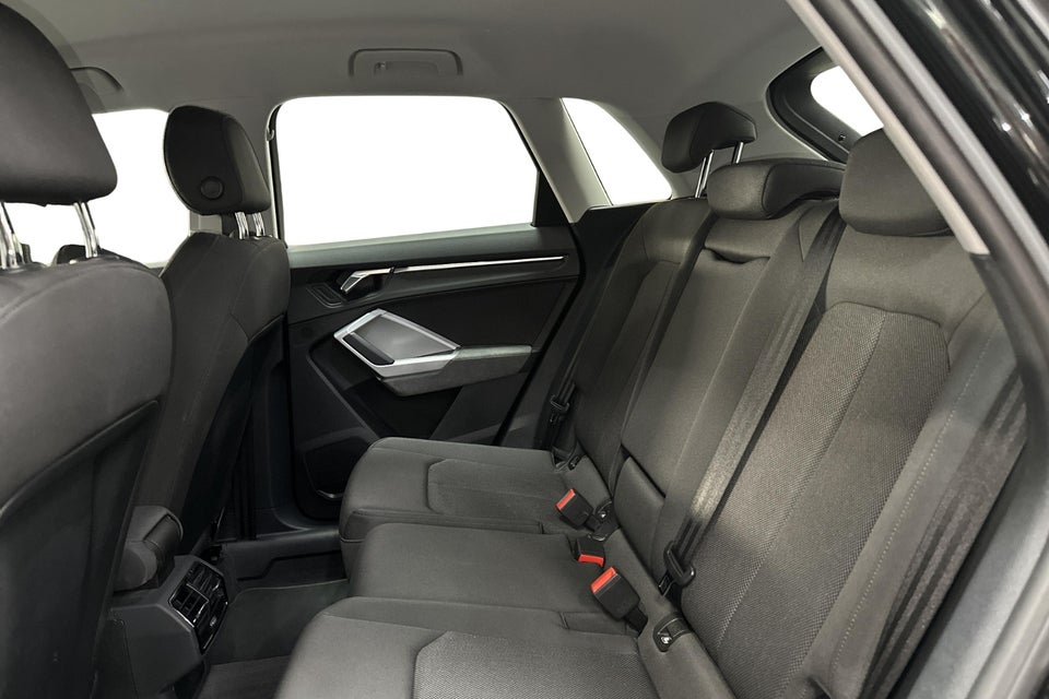 Audi Q3 45 TFSi e Attitude plus S-tr. 5d