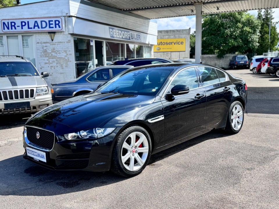 Jaguar XE 2,0 P240 Prestige aut. 4d