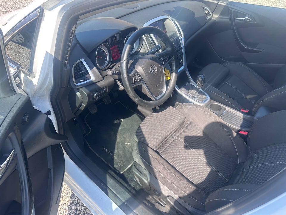 Opel Astra 1,6 CDTi 136 Enjoy Sports Tourer 5d