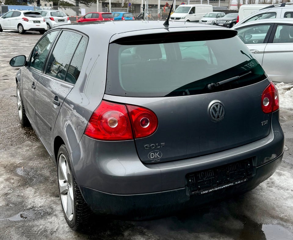 VW Golf V 1,9 TDi 105 Trendline DSG 5d