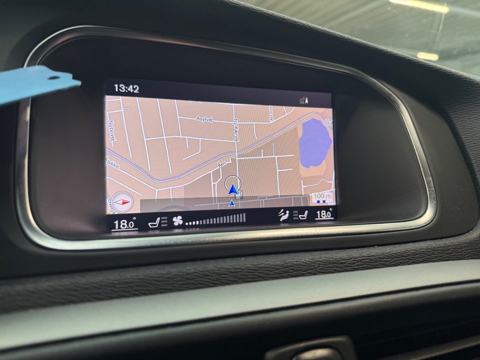 Volvo V40 CC 1,5 T3 152 Momentum aut. 5d