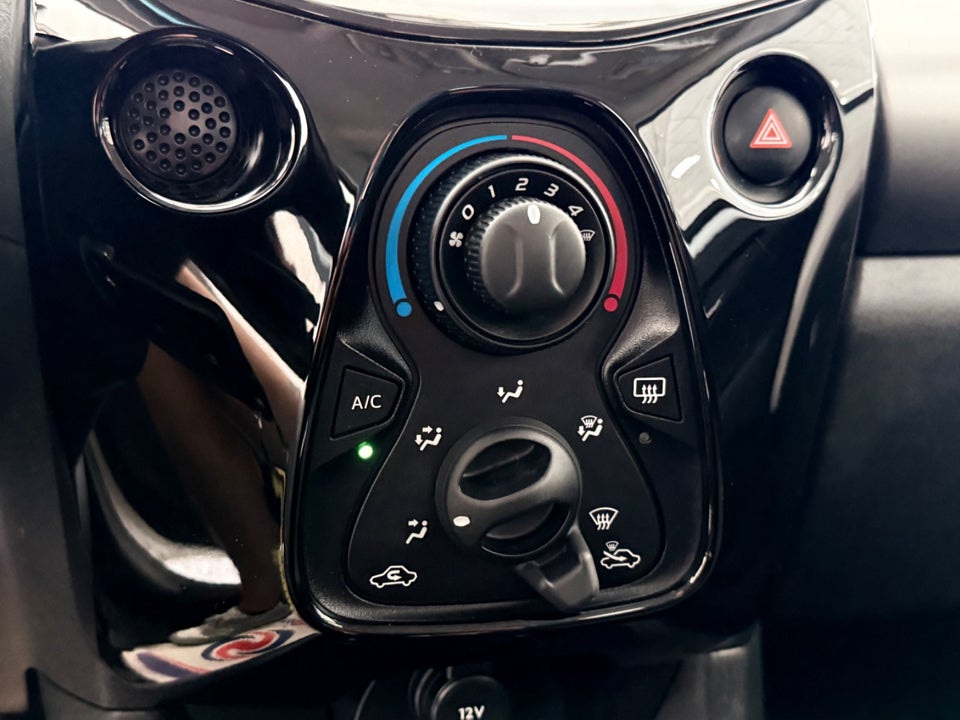 Peugeot 108 1,0 e-VTi 69 More+ 5d