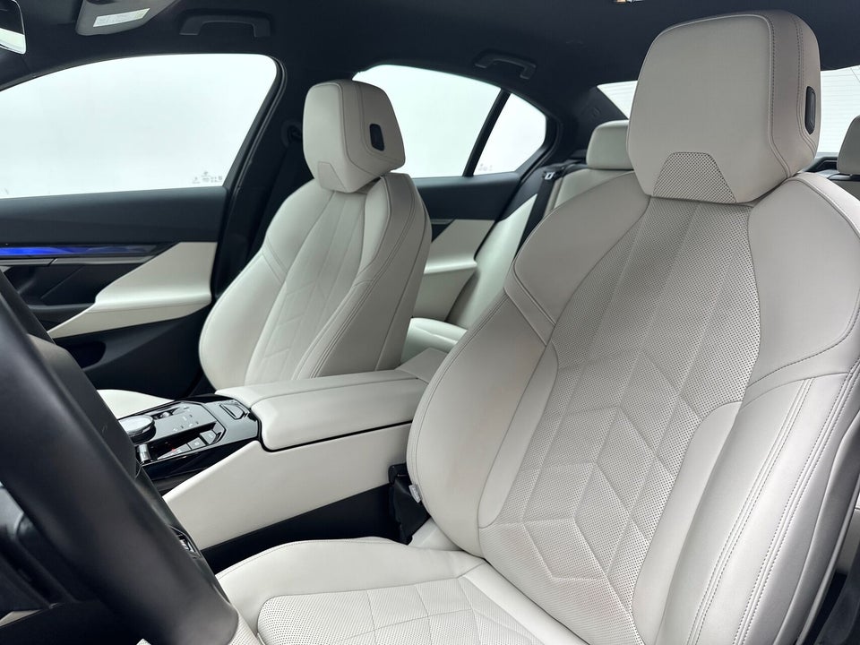 BMW i5 eDrive40 M-Sport 4d