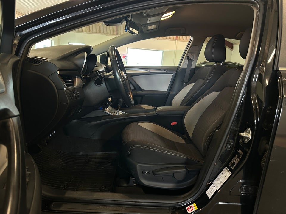 Toyota Avensis 1,8 VVT-i T2 Premium Touring Sports MDS 5d