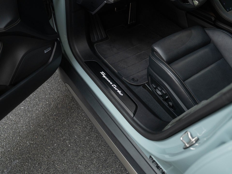 Porsche Taycan Turbo Performance+  4d