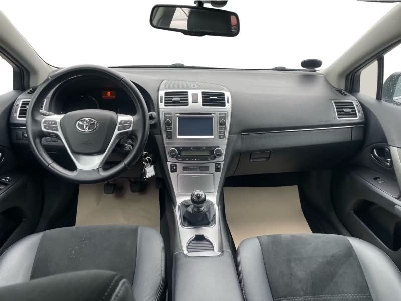 Toyota Avensis 1,8 VVT-i T2 Premium stc. 5d