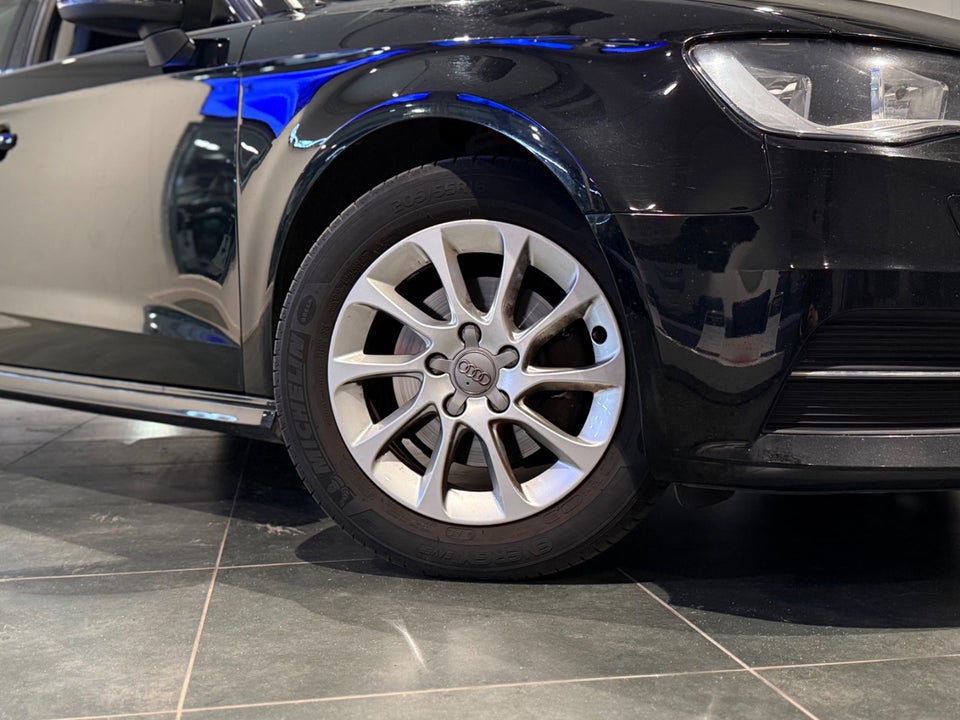 Audi A3 1,6 TDi 110 Ultra Attraction 4d