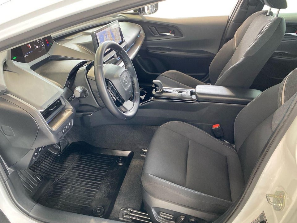Toyota Prius 2,0 Plug-in Hybrid Elegant 5d