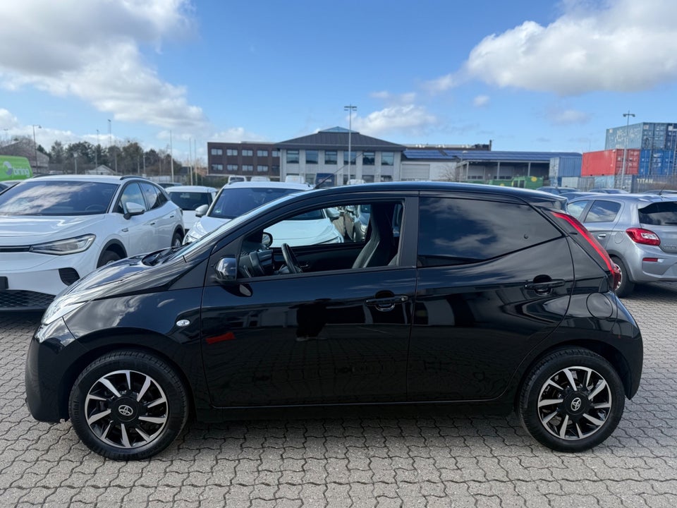 Toyota Aygo 1,0 VVT-i x-black 5d