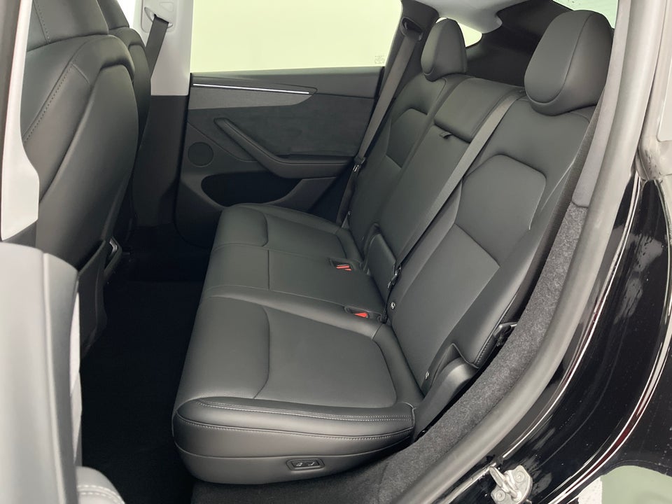 Tesla Model Y Launch Series Long Range AWD 5d