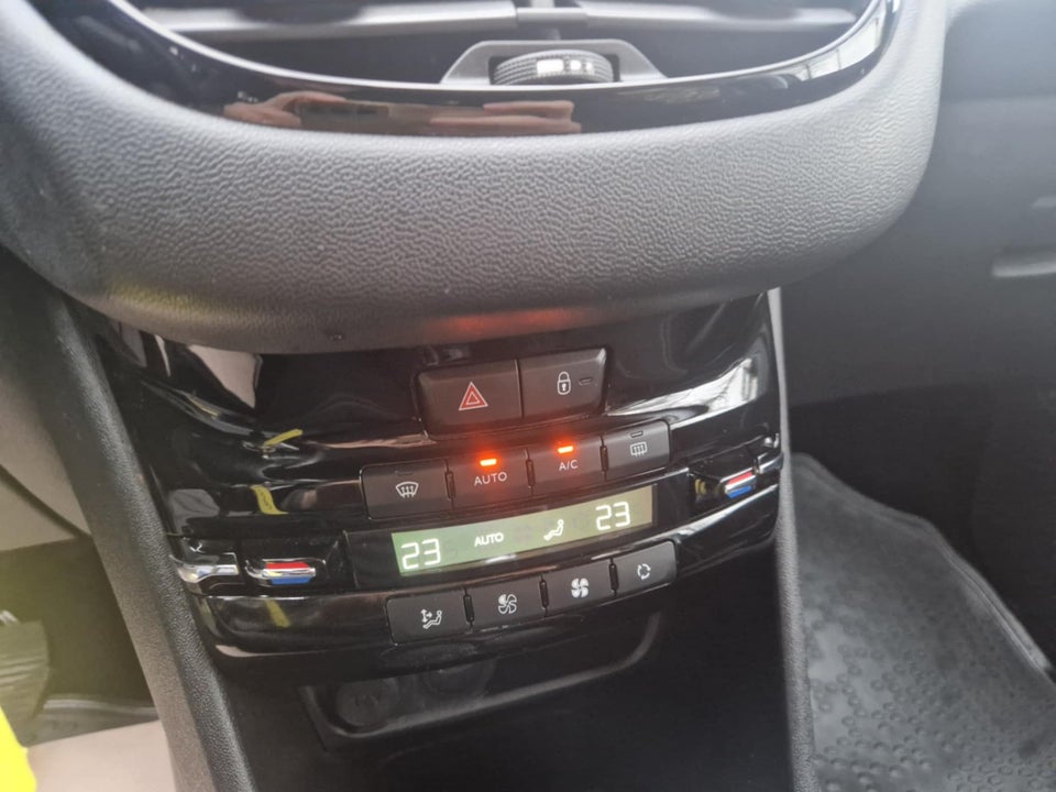 Peugeot 208 1,5 BlueHDi 100 Envy 5d