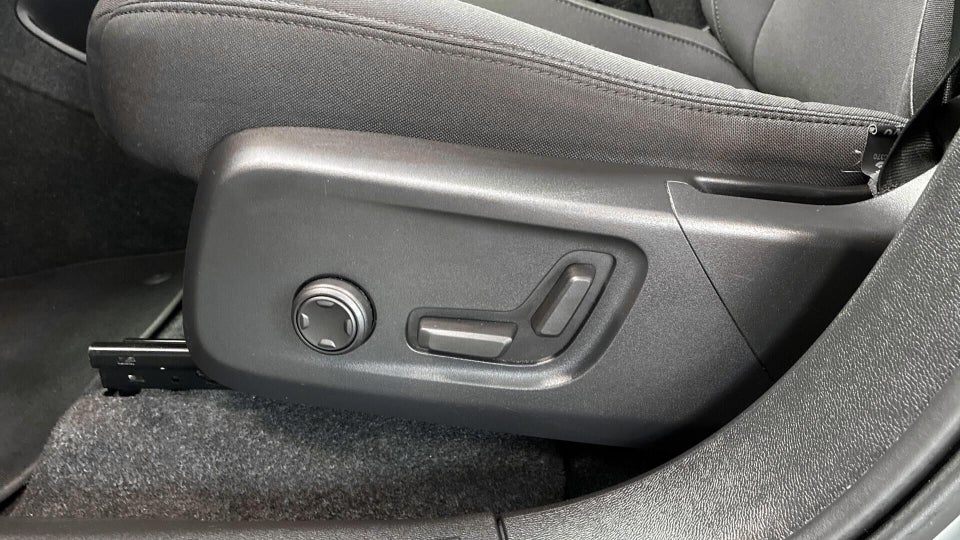 Volvo XC40 ReCharge Extended Range Plus 5d