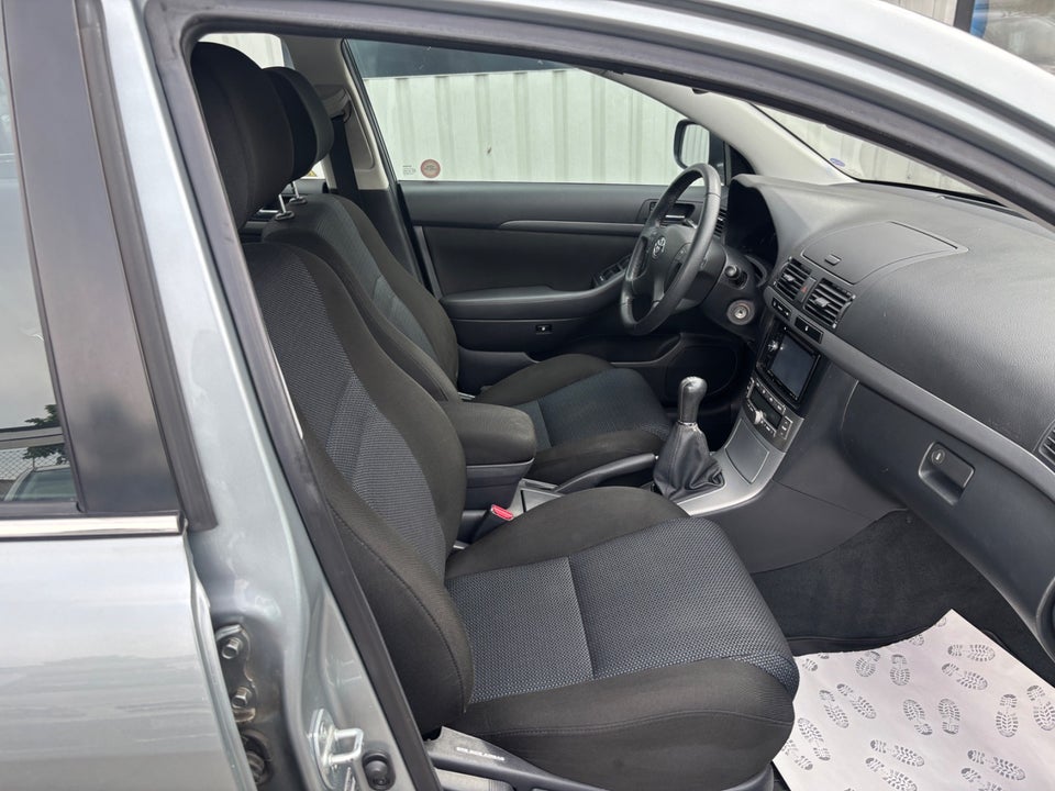 Toyota Avensis 1,8 Sol+ 4d