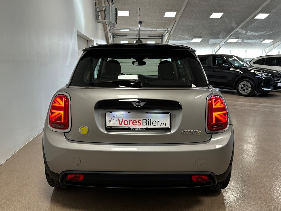 MINI Cooper SE Essential 3d