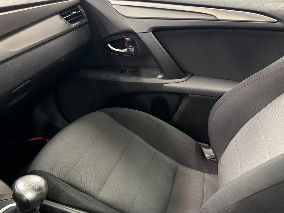 Toyota Avensis 1,6 VVT-i T1 4d