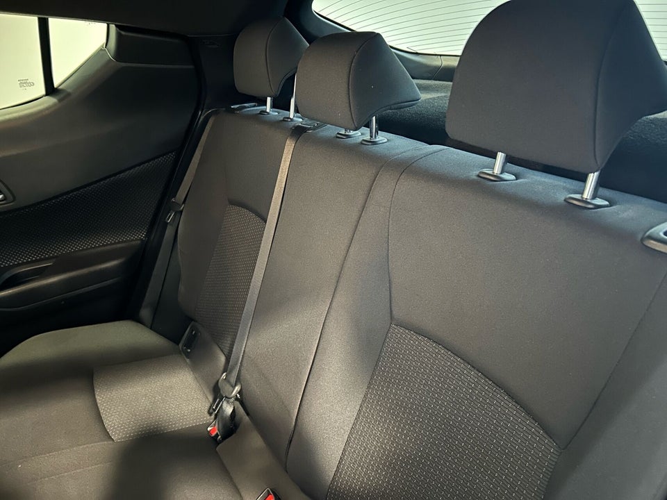 Toyota C-HR 1,8 Hybrid Selected CVT 5d