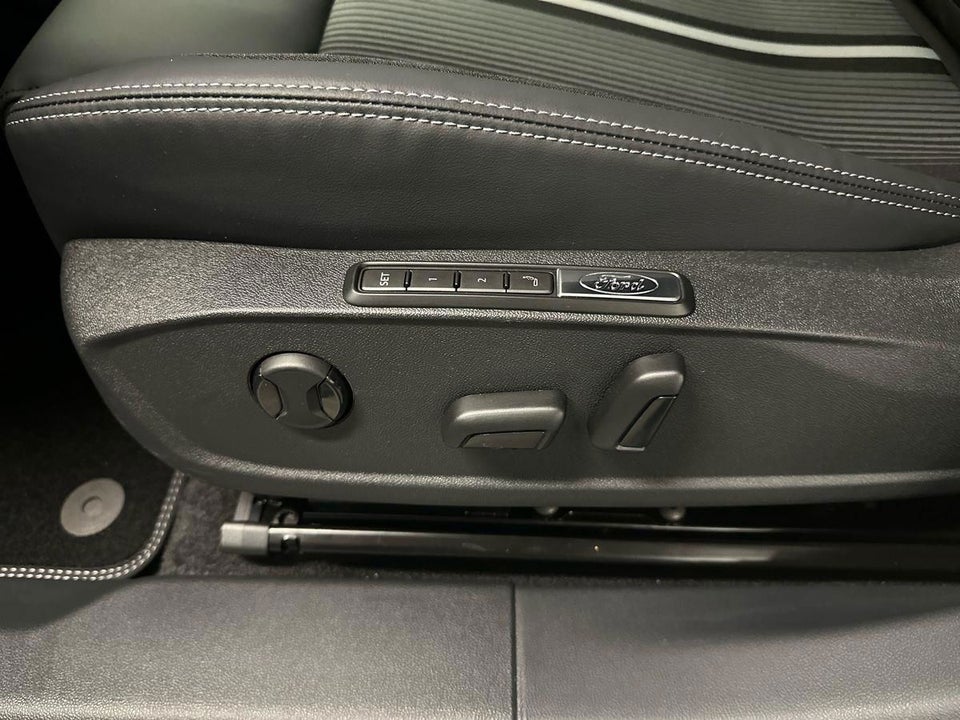 Ford Capri 82 Select Extended Range 5d