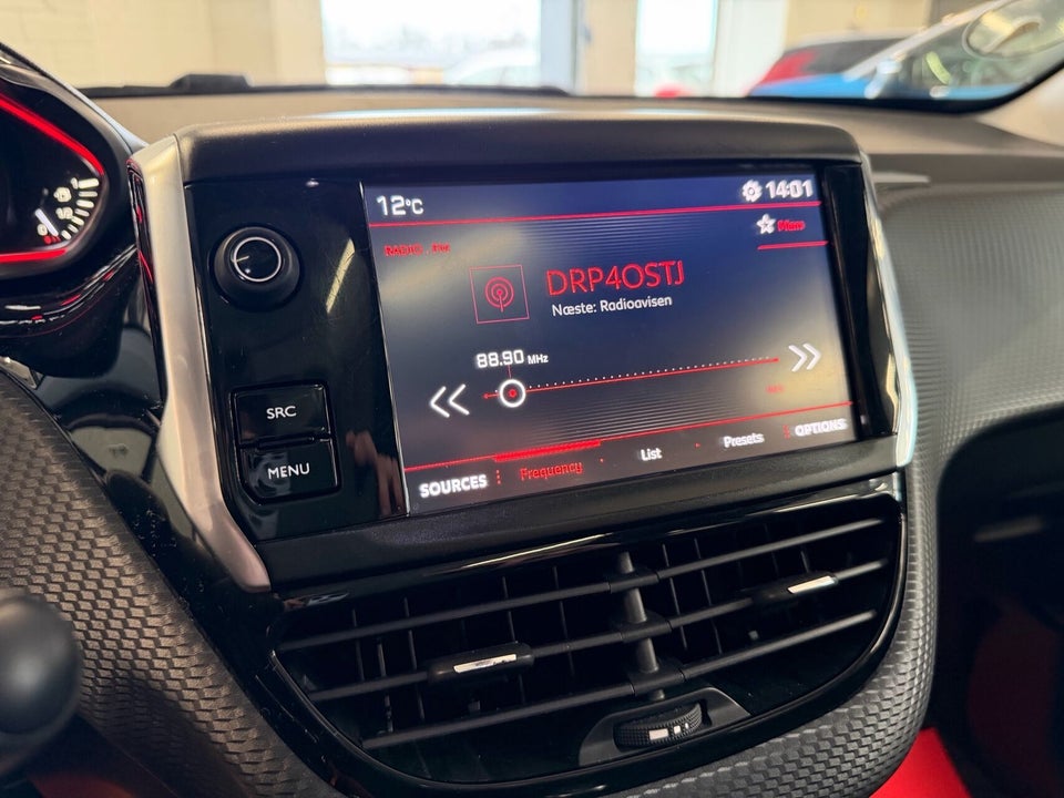 Peugeot 2008 1,6 BlueHDi 120 GT Line Sky 5d