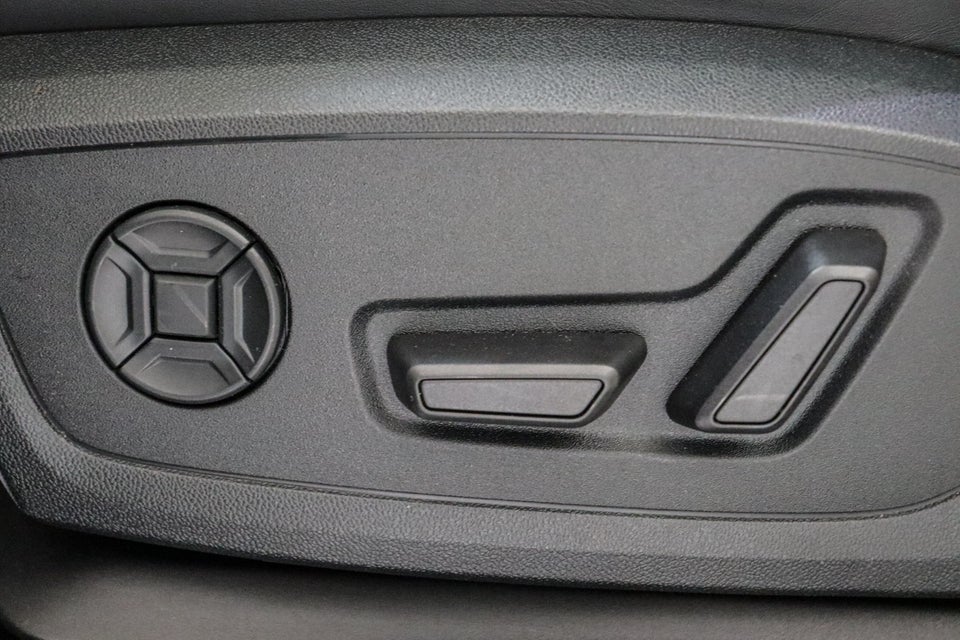 Audi Q4 e-tron 50 S-line quattro 5d