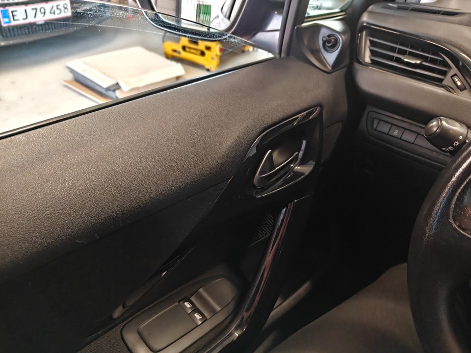 Peugeot 208 1,0 VTi Access 5d