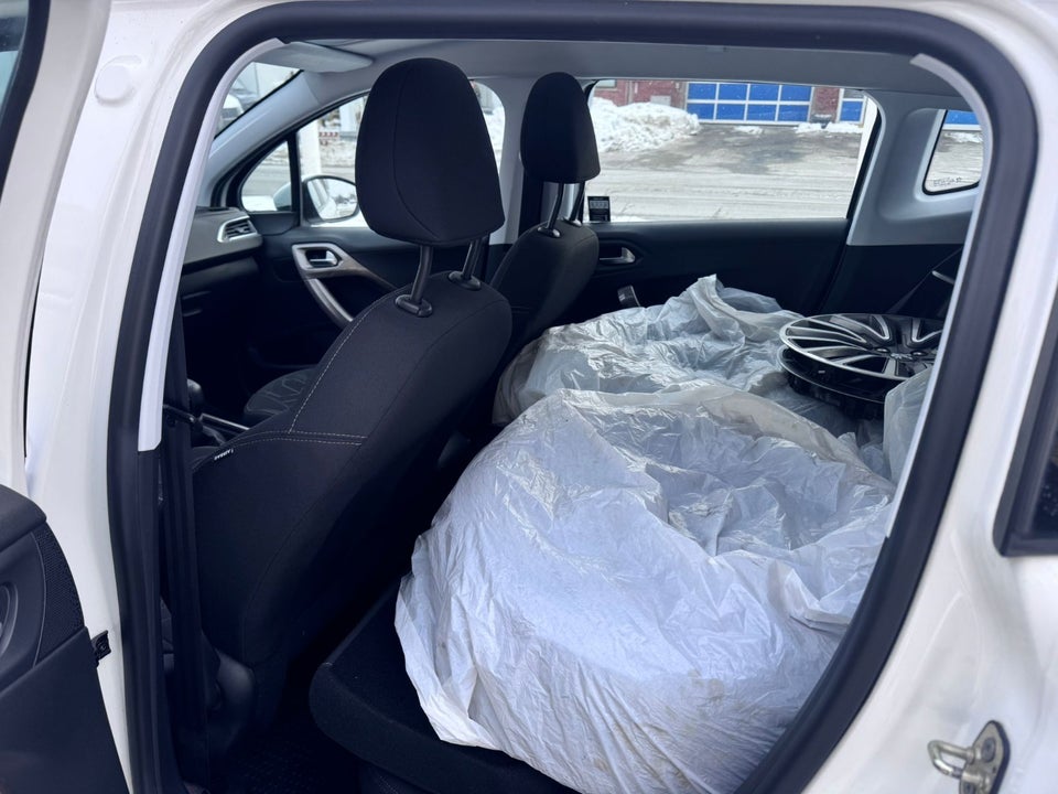 Peugeot 2008 1,2 VTi 82 Active Sky 5d