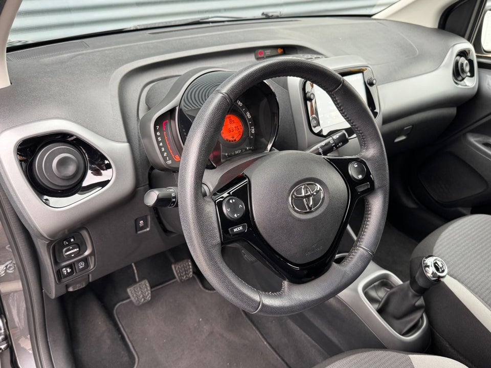 Toyota Aygo 1,0 VVT-i x-press 5d