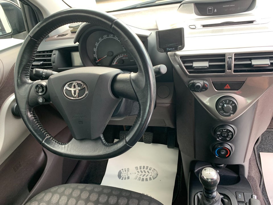 Toyota iQ 1,0 VVT-i Q3 3d