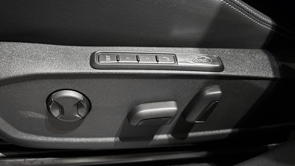 Ford Explorer 84 Premium Extended Range AWD 5d