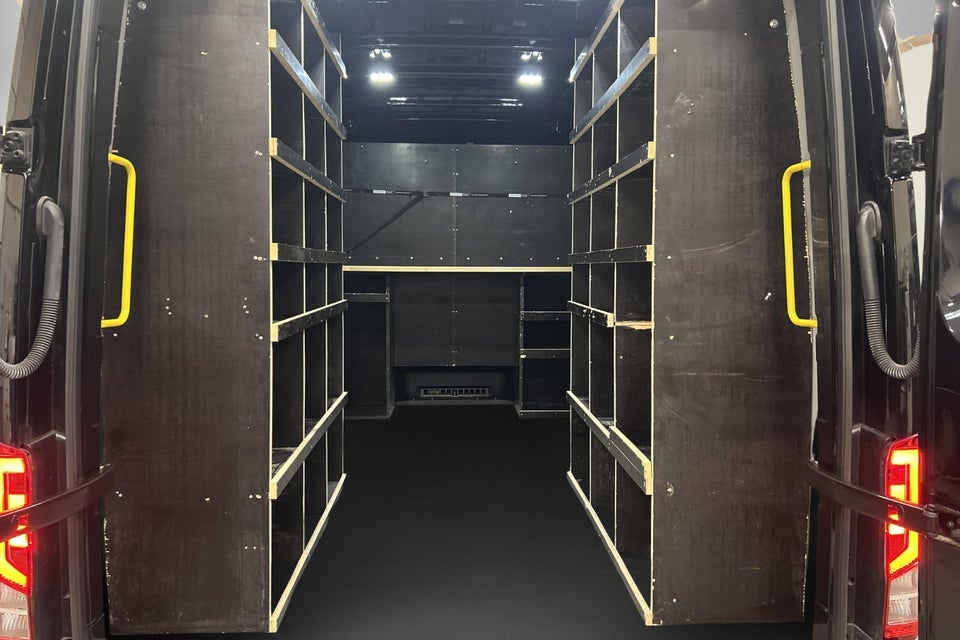 VW Crafter 35 2,0 TDi 177 Kassevogn L3H3 aut. 4Motion