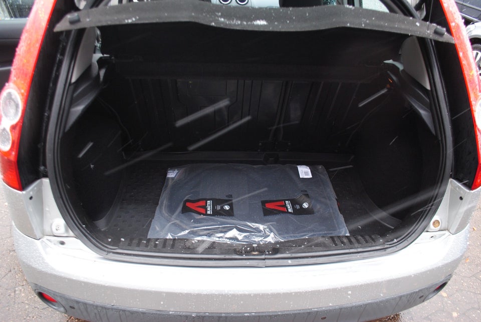 Ford Fiesta 1,3 Ambiente 5d