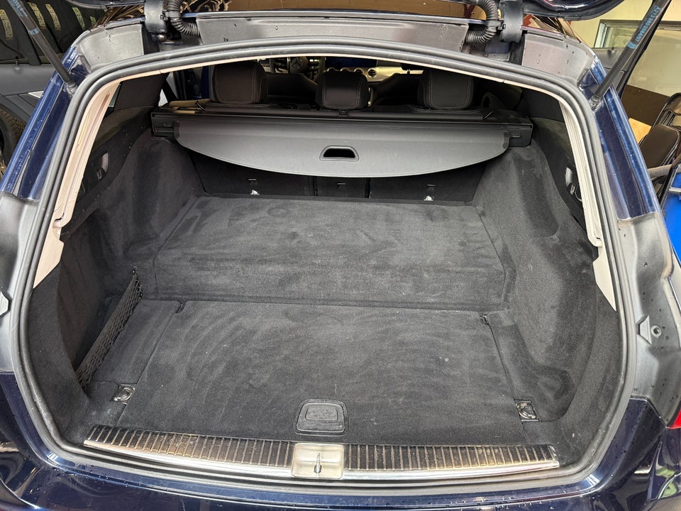 Mercedes E300 de 2,0 AMG Line stc. aut. 5d