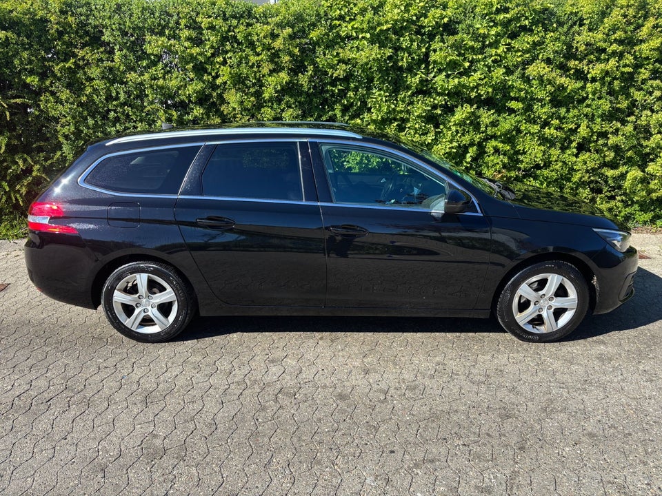 Peugeot 308 1,2 e-THP 130 Allure Sky SW 5d